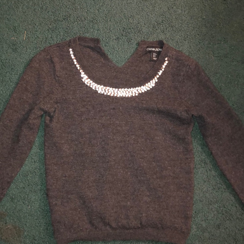 Cute shirt with sequencing on the collar.